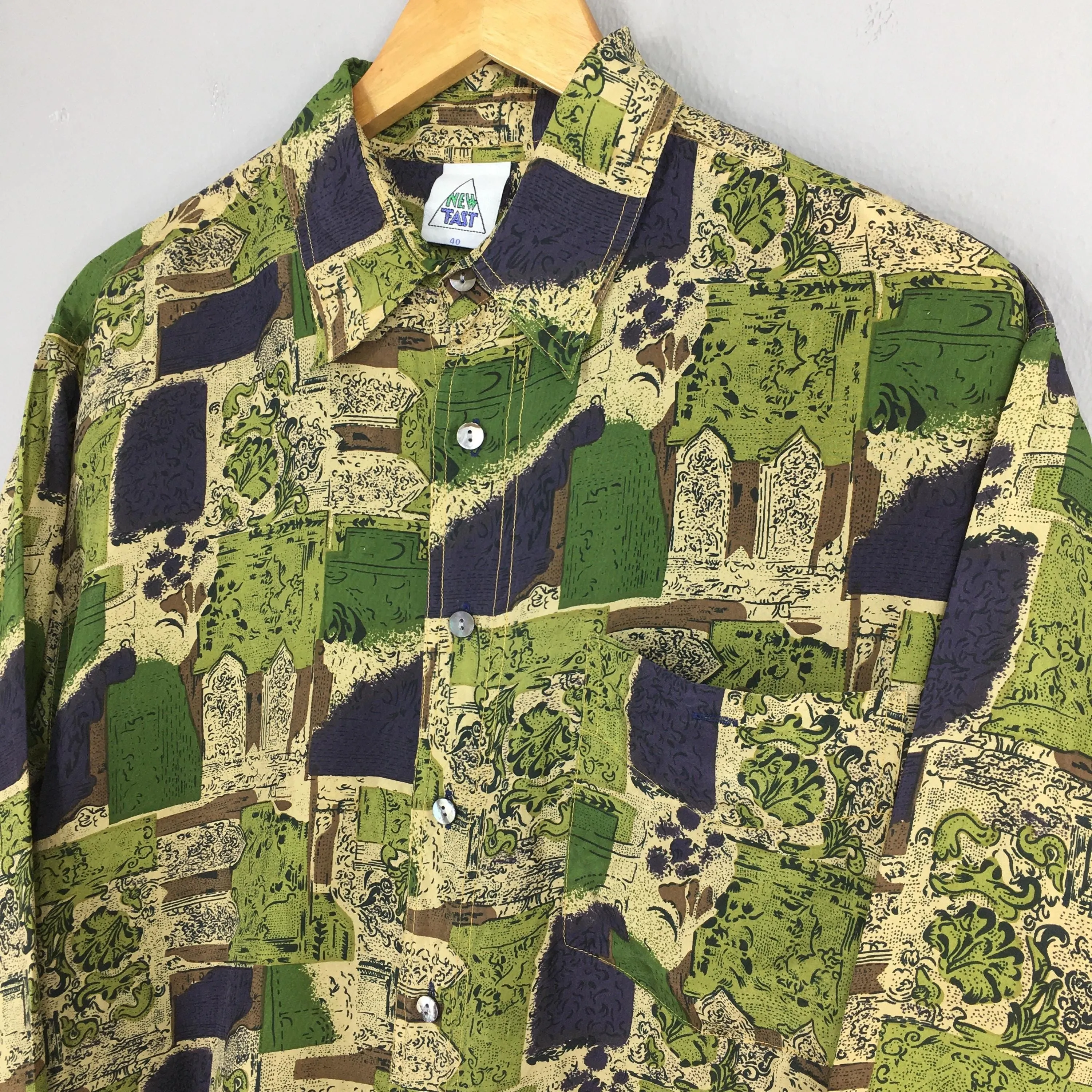Abstract Pattern Green Shirt Medium