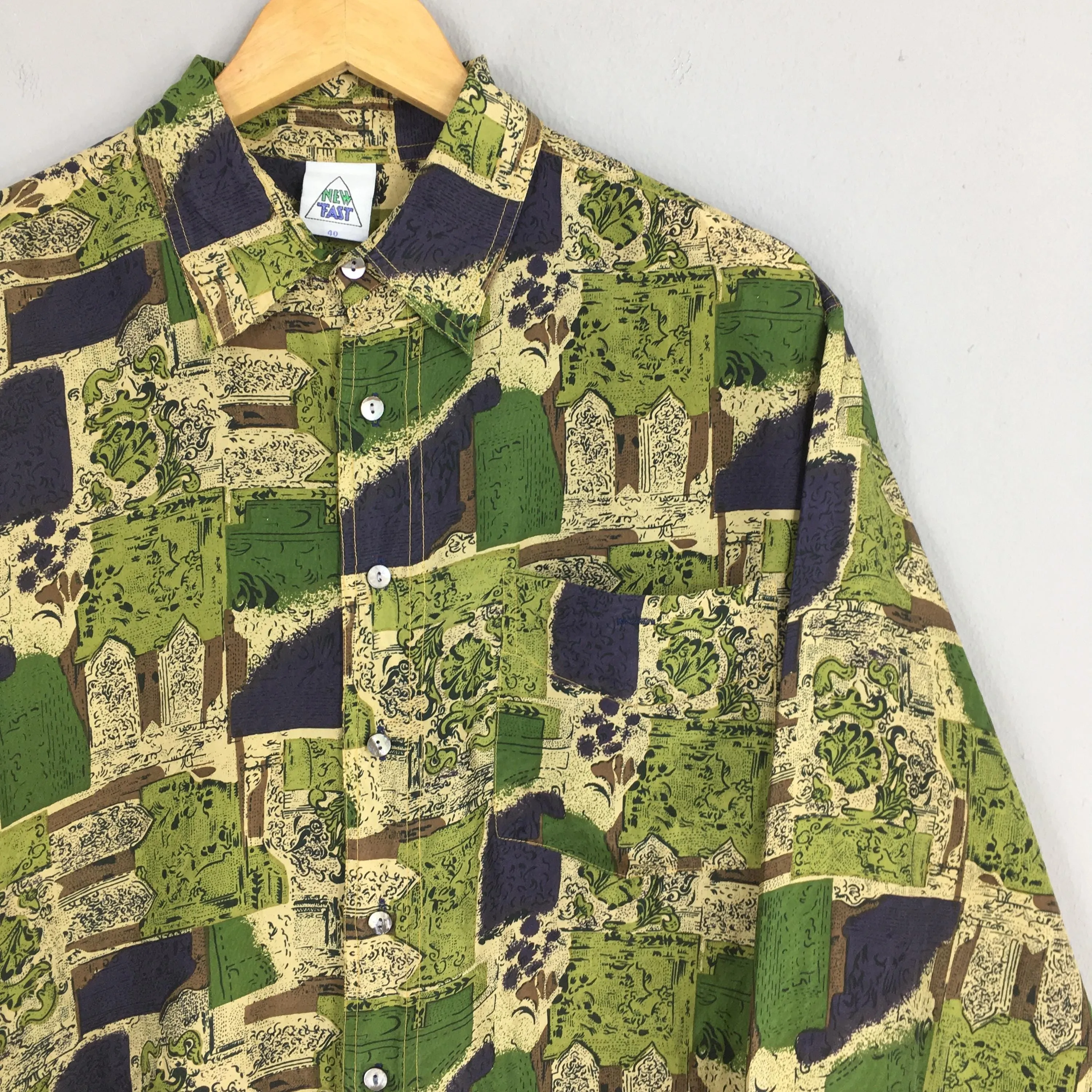 Abstract Pattern Green Shirt Medium