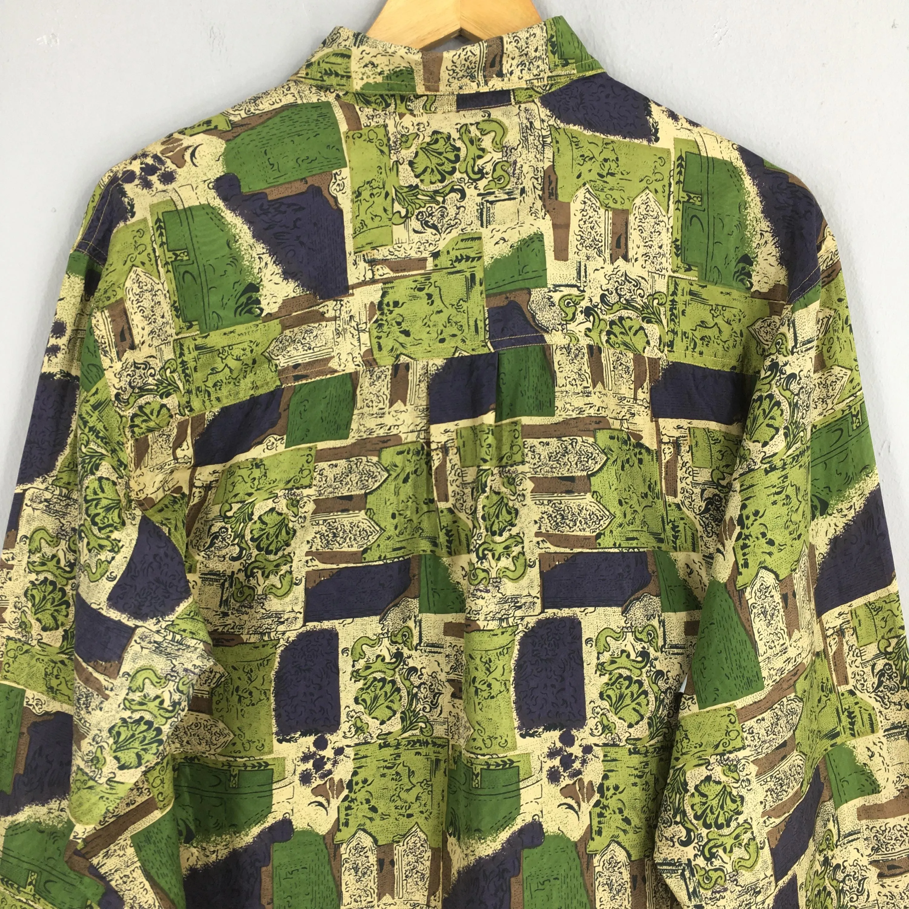 Abstract Pattern Green Shirt Medium