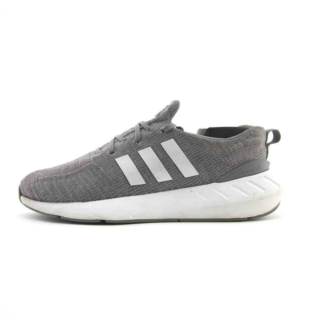ADIDAS  SWIFT RUN 22