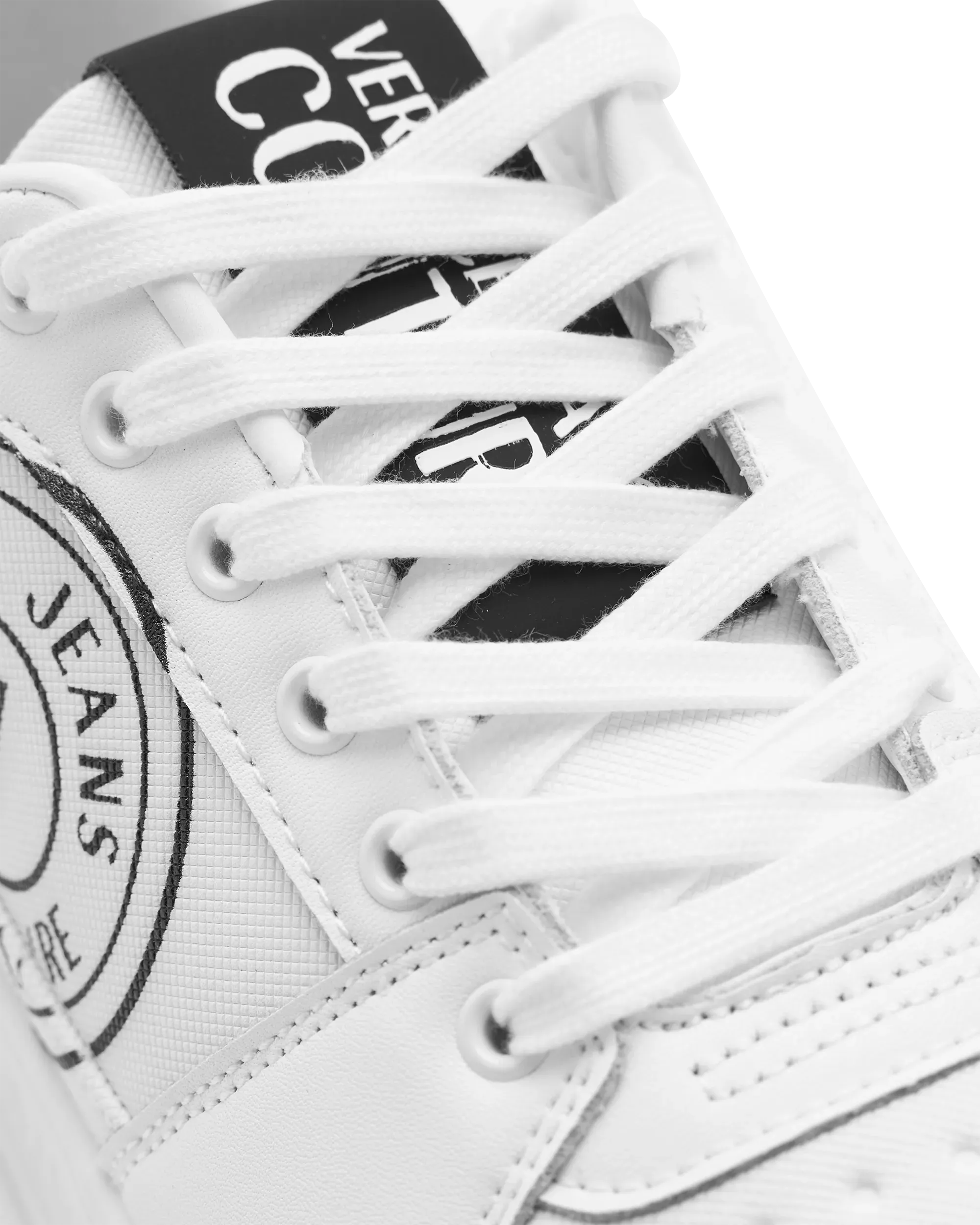 Brooklyn V-Emblem Sneakers