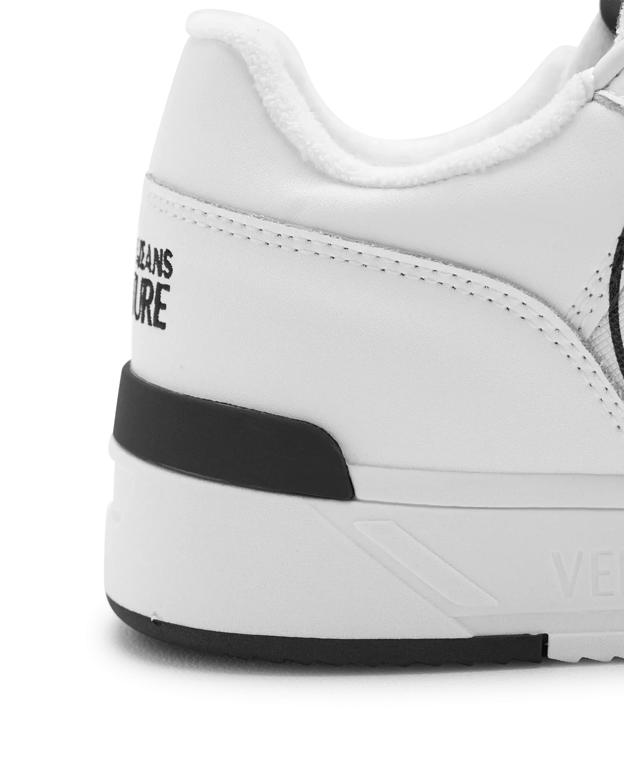 Brooklyn V-Emblem Sneakers
