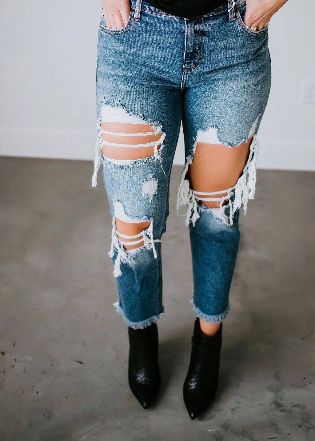 Estella Destroyed Slim Boyfriend Jean