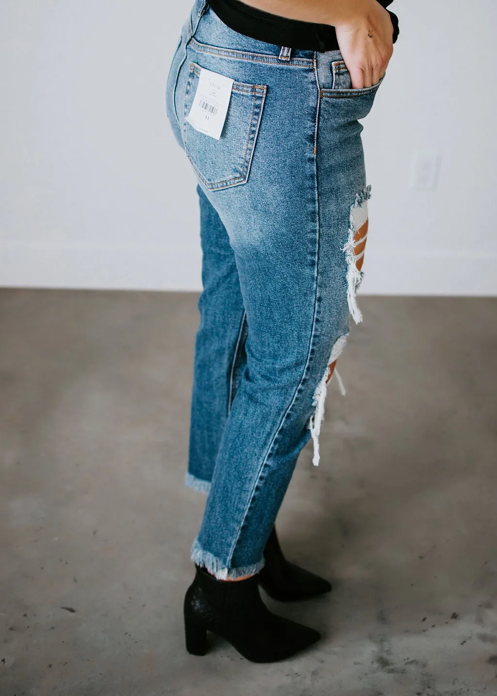 Estella Destroyed Slim Boyfriend Jean