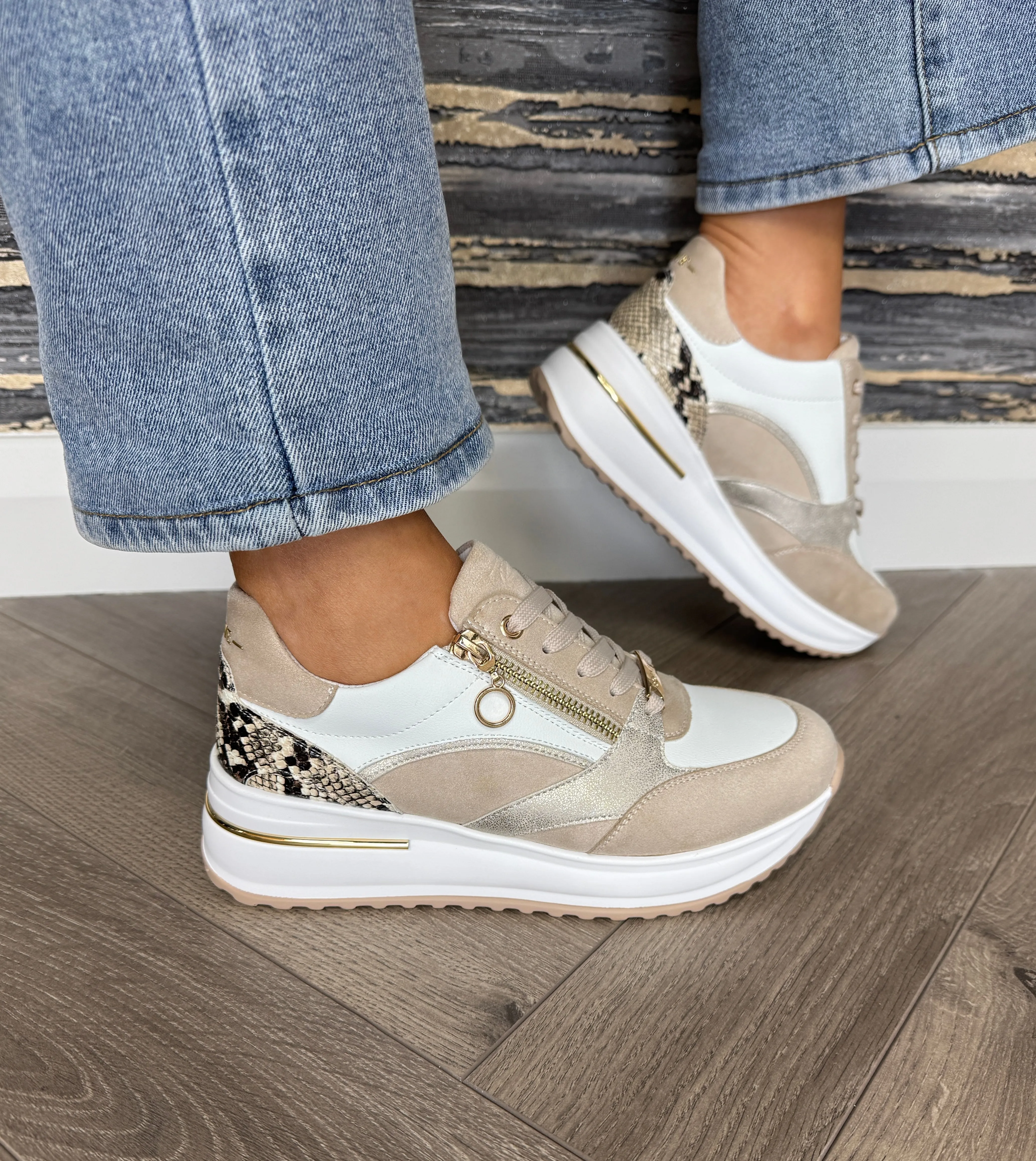 Lloyd & Pryce ‘Folavan’ Trainer With Snake Print Detail - Timess Coconut (LP9)