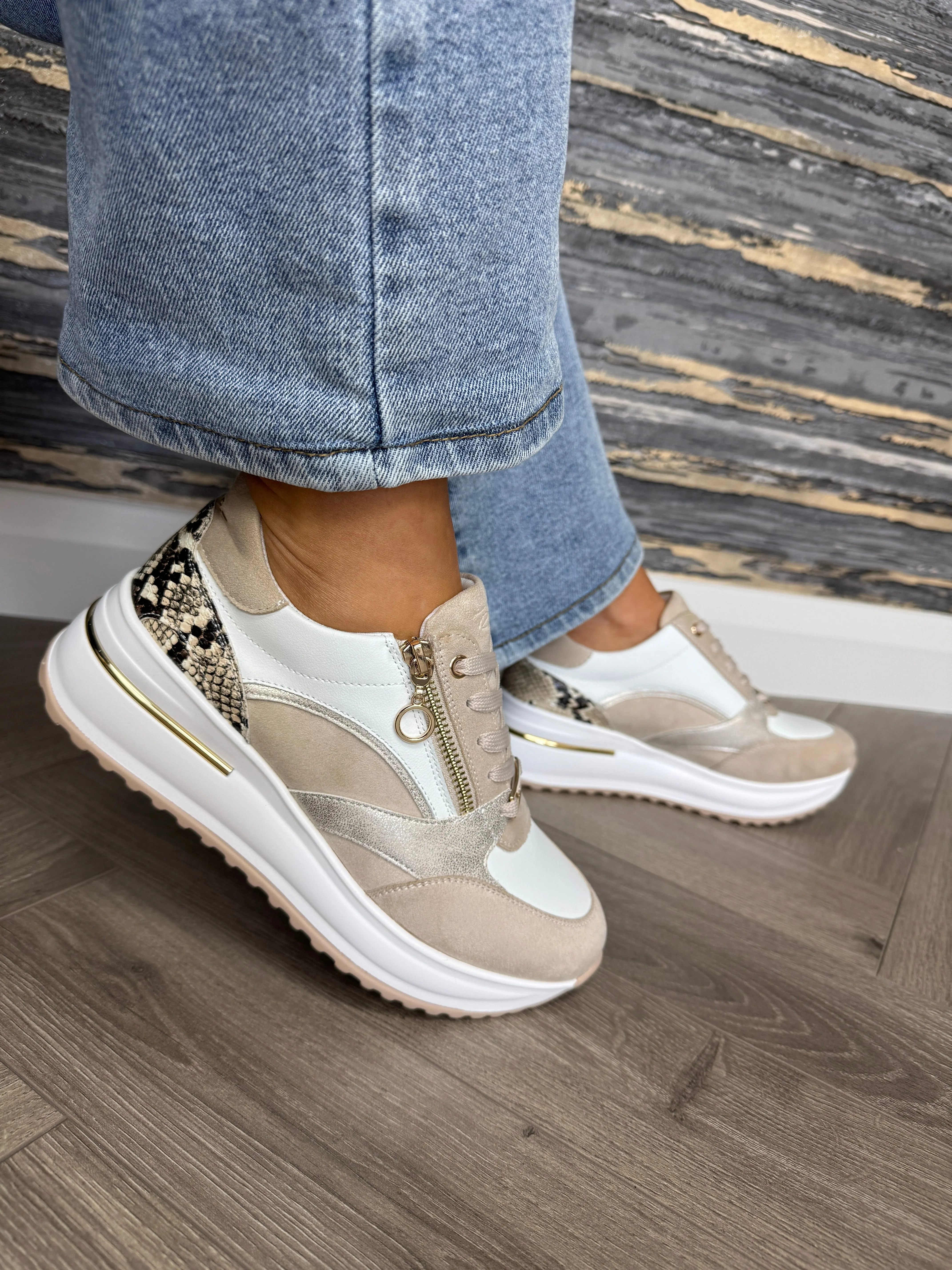 Lloyd & Pryce ‘Folavan’ Trainer With Snake Print Detail - Timess Coconut (LP9)
