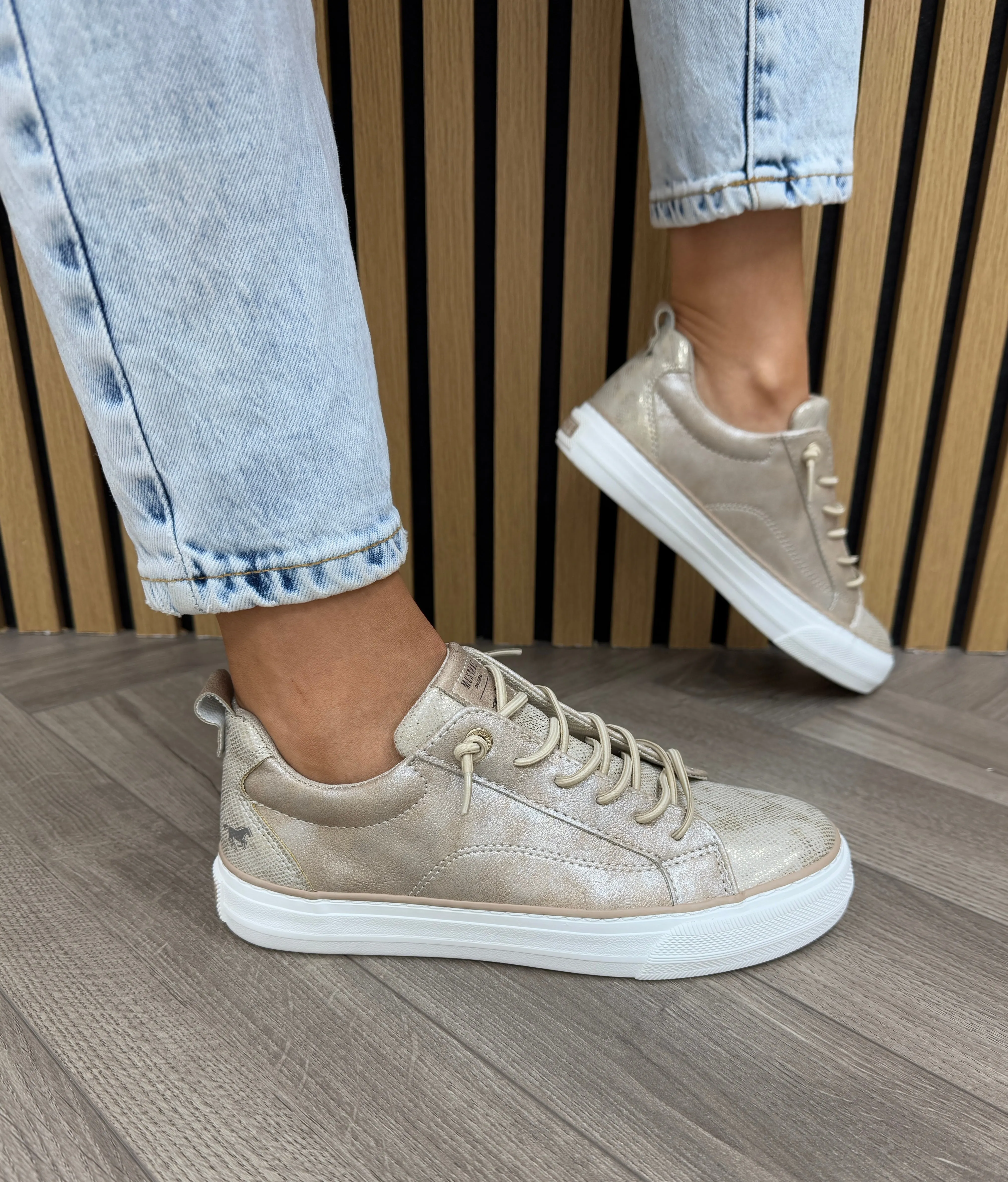 Mustang (SS25) Elasticated Lace Slip On Trainer 1272-311-480 - Champagner (M7)
