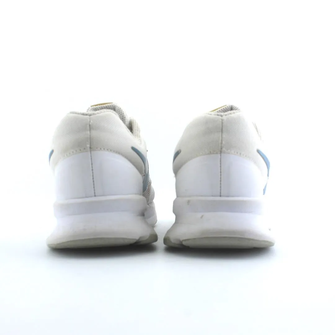 NIKE SWIFT 3