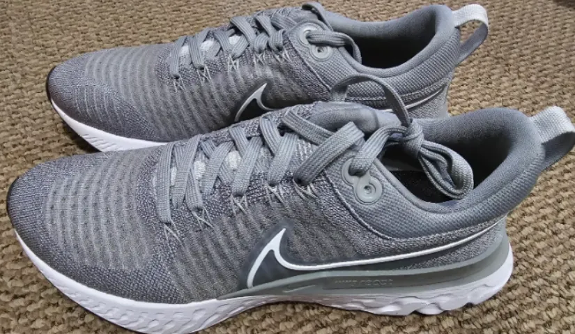 Nike Women's Mens Walking Runners size 9