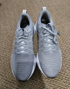 Nike Women's Mens Walking Runners size 9