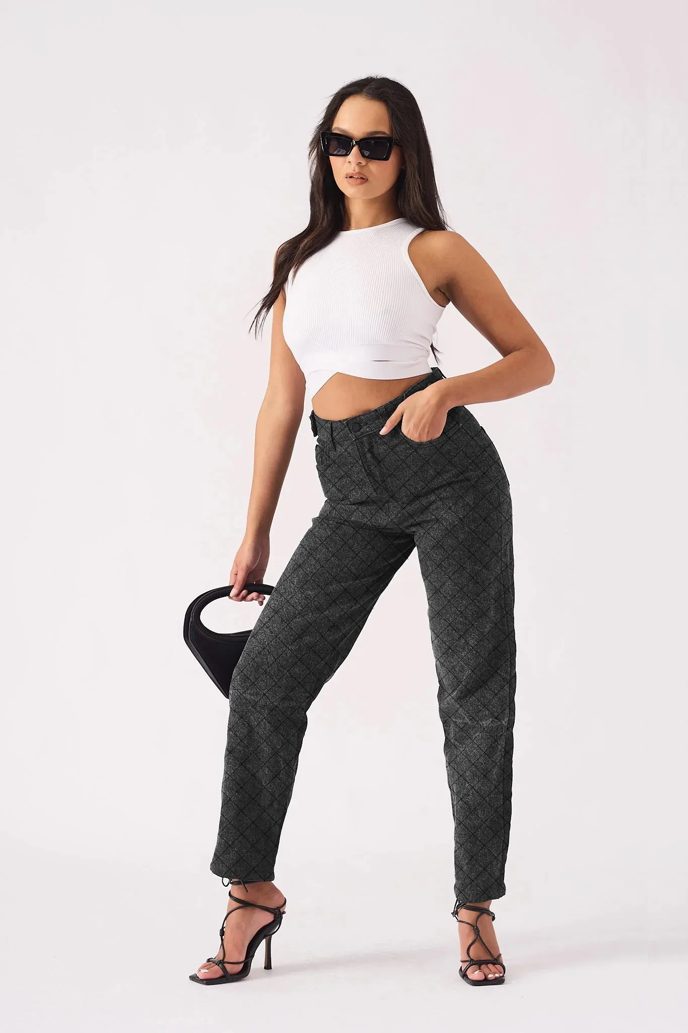 STRAIGHT LEG JEANS - BLACK ACID WASH