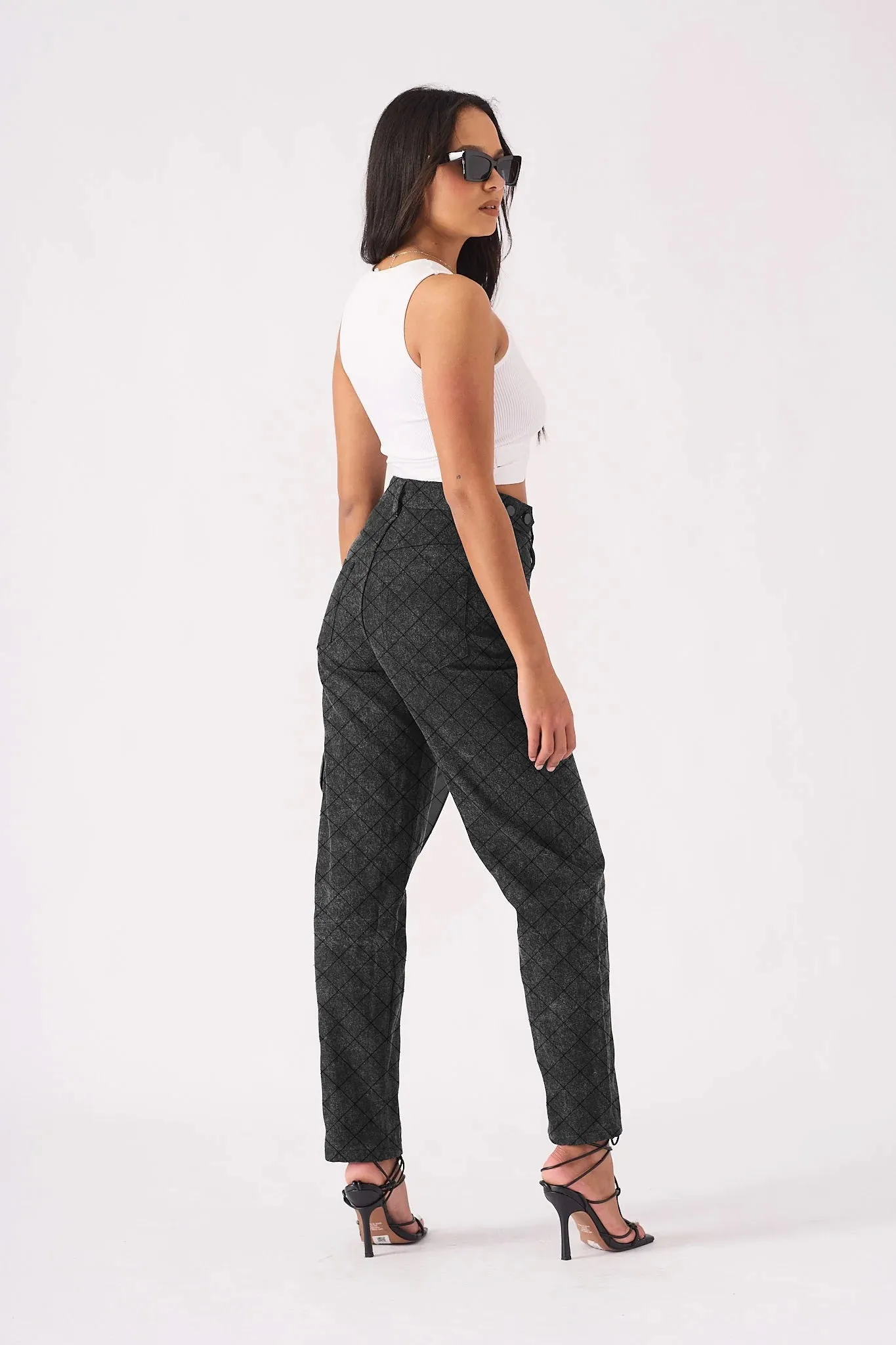 STRAIGHT LEG JEANS - BLACK ACID WASH