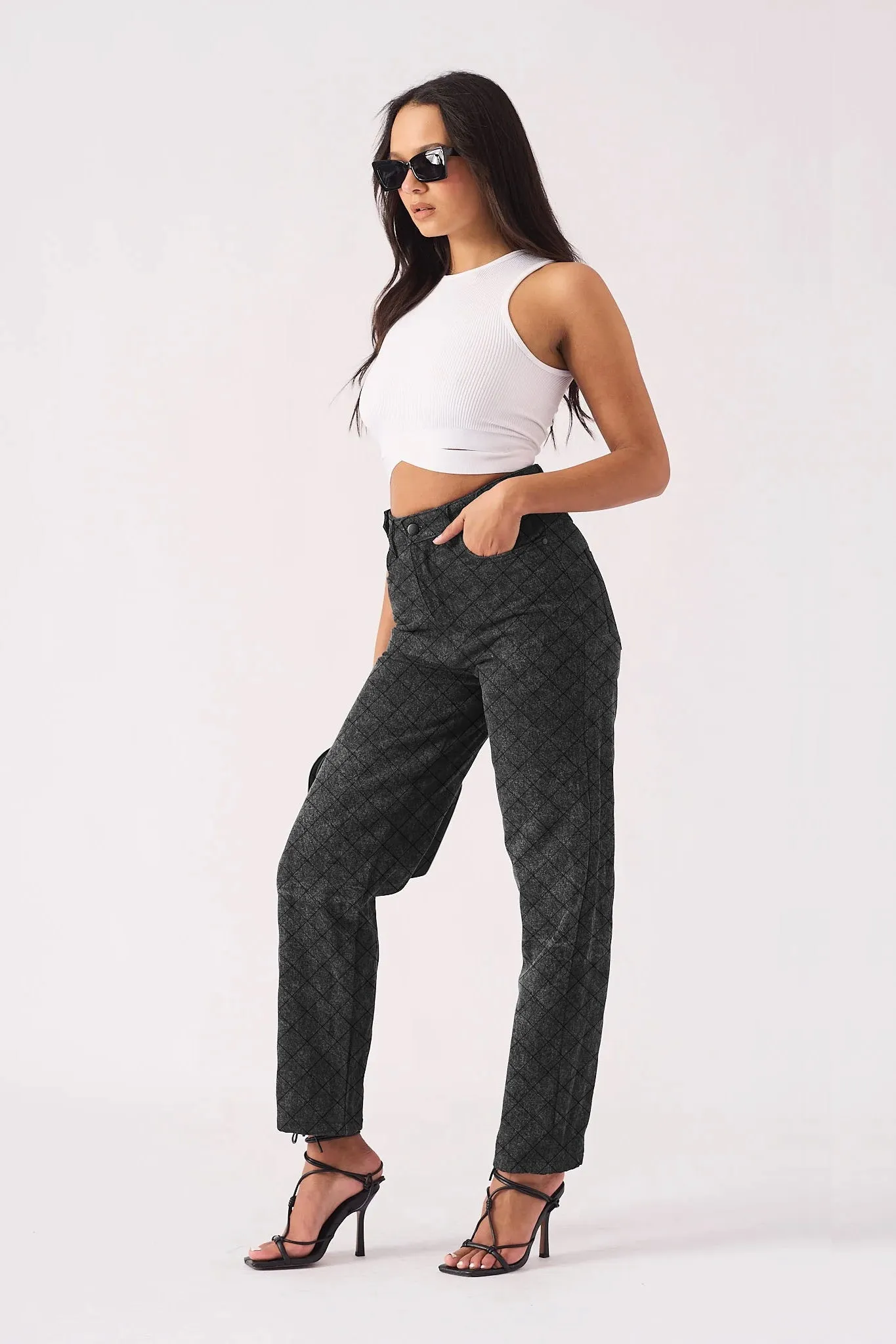 STRAIGHT LEG JEANS - BLACK ACID WASH