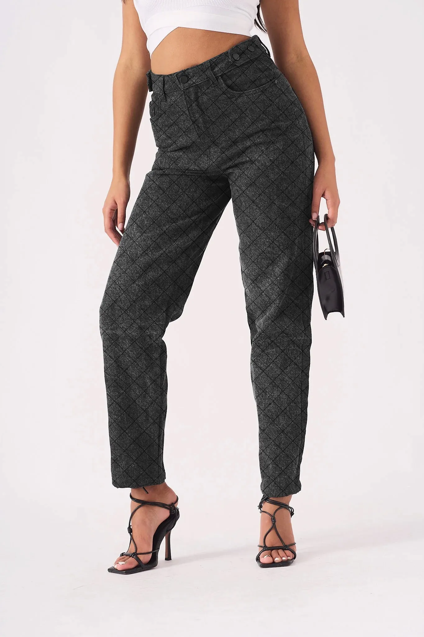 STRAIGHT LEG JEANS - BLACK ACID WASH