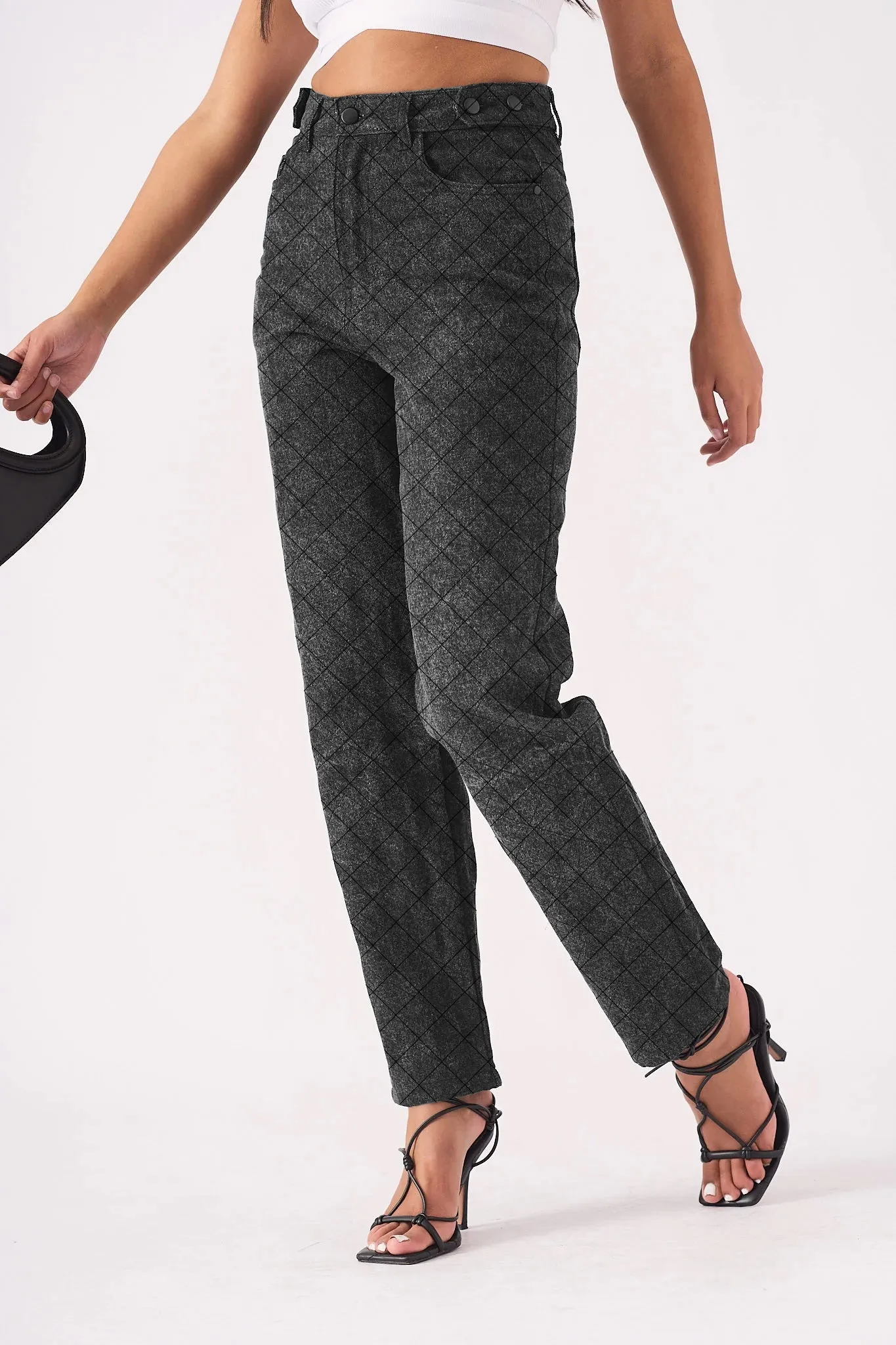 STRAIGHT LEG JEANS - BLACK ACID WASH
