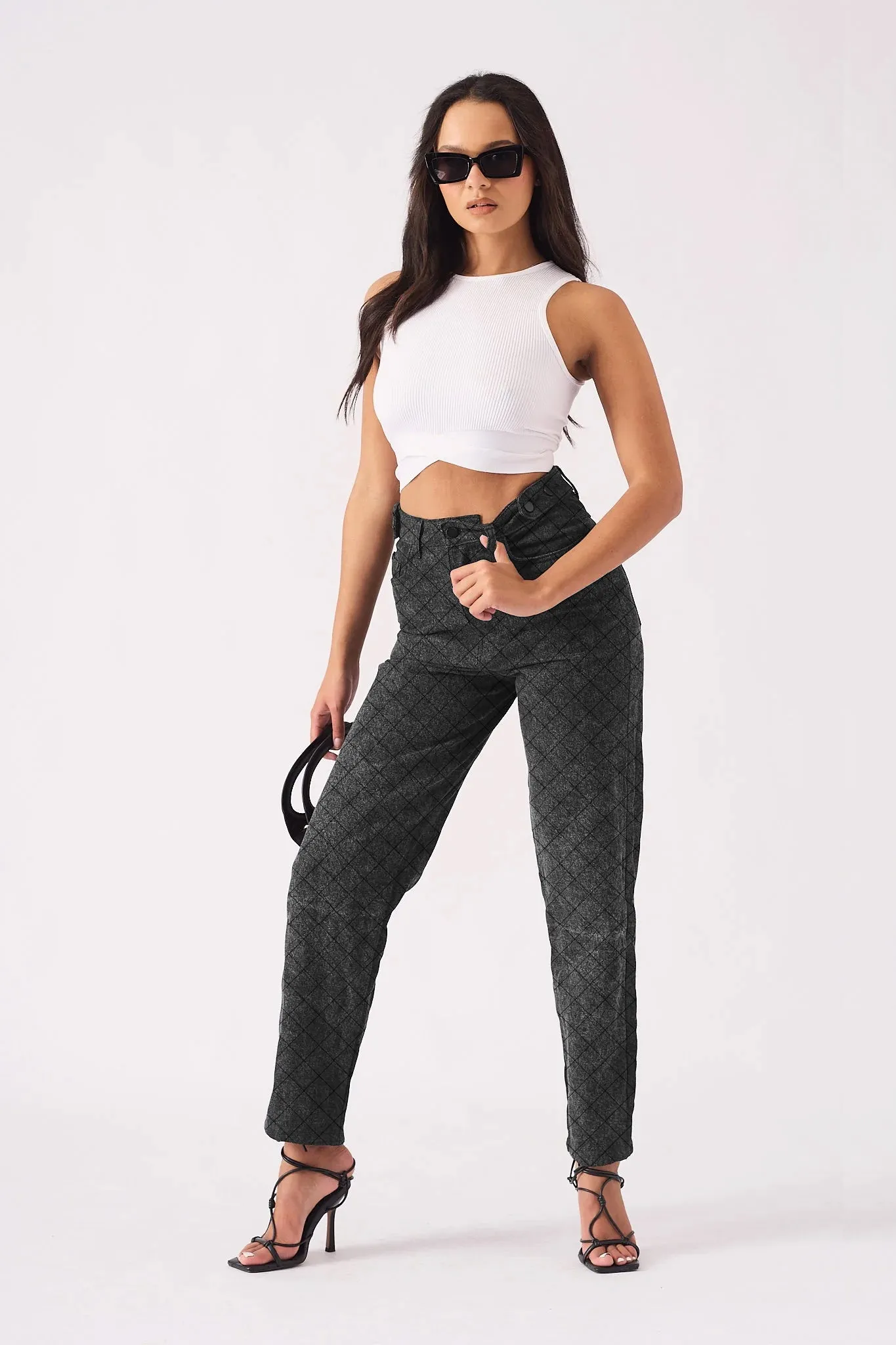 STRAIGHT LEG JEANS - BLACK ACID WASH